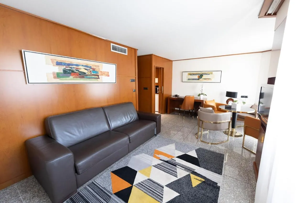 Goldstar Apartments & Suites Nice