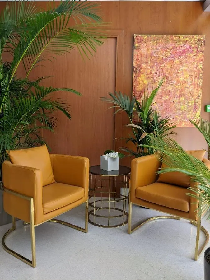 Отель Goldstar Apartments & Suites Ницца