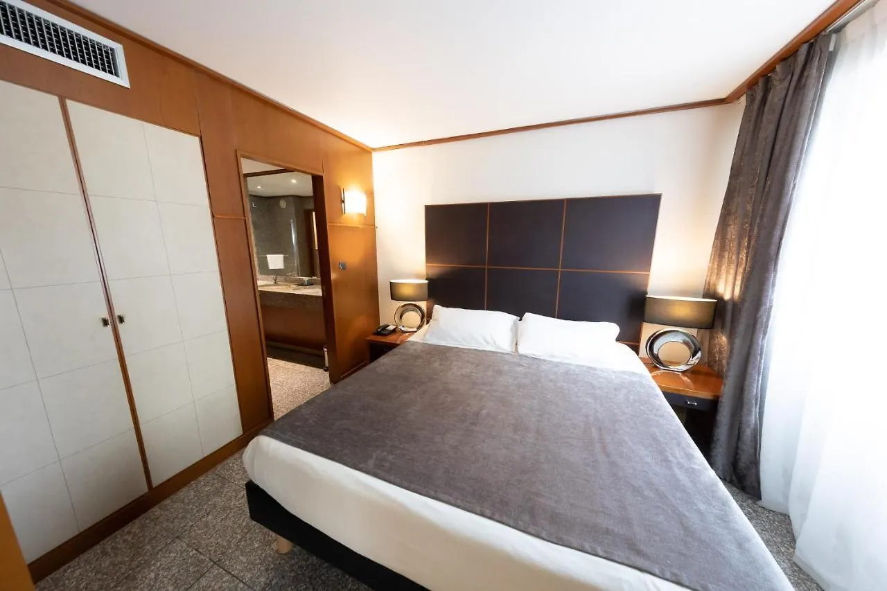 Goldstar Apartments & Suites Ницца Отель