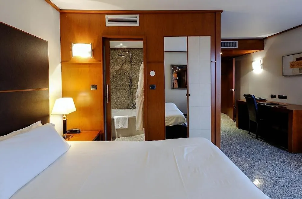 **** Отель Goldstar Apartments & Suites Ницца Франция