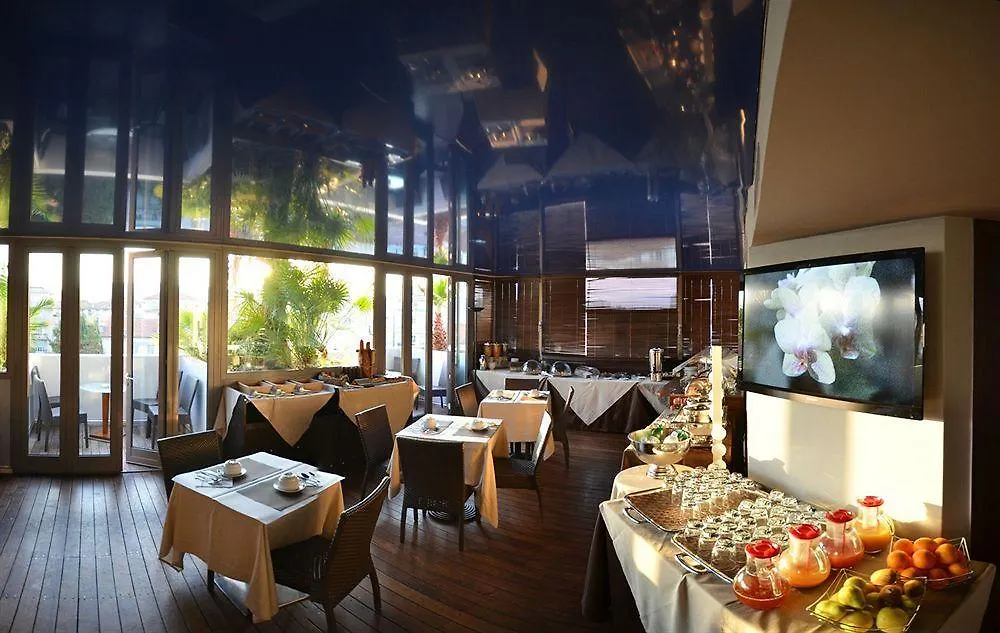 Отель Goldstar Apartments & Suites Ницца