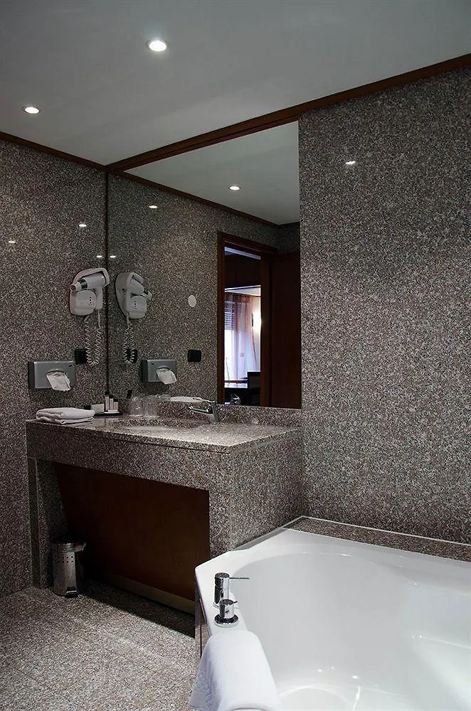 Goldstar Apartments & Suites Ницца
