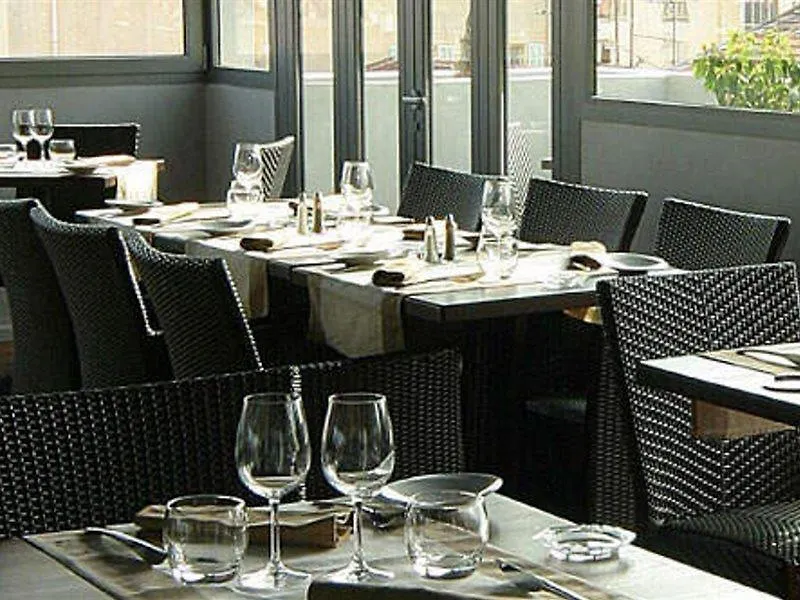 Отель Goldstar Apartments & Suites Ницца