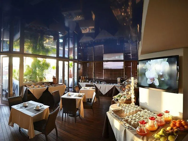 Отель Goldstar Apartments & Suites Ницца