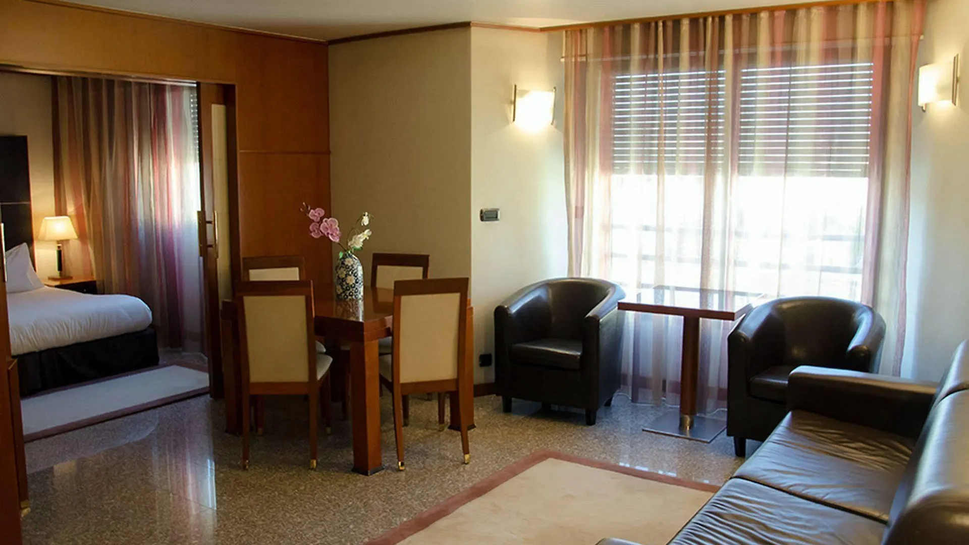 Отель Goldstar Apartments & Suites Ницца
