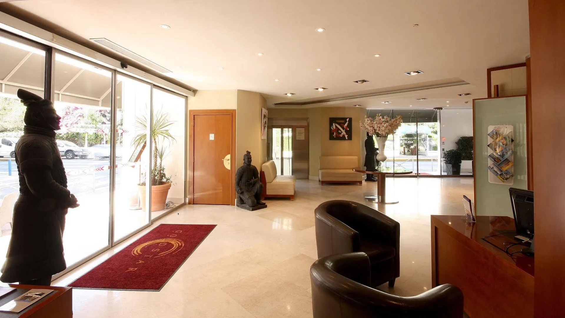 Goldstar Apartments & Suites Ницца Отель