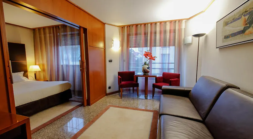 Goldstar Apartments&Suites Niza 4*,